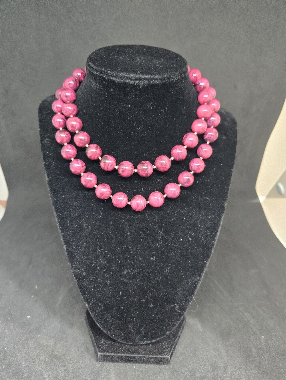 Vtg Purple Swirl Plastic Beaded Necklace 29"